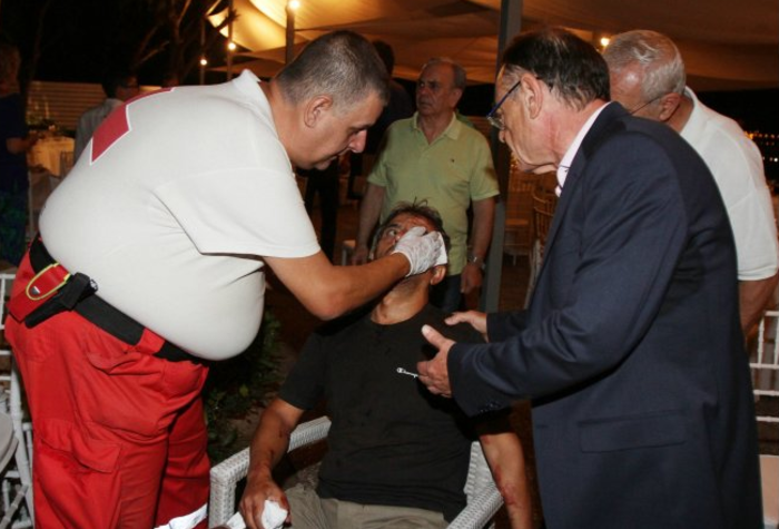 Εισβολή κουκουλοφόρων και ξύλο στην κλήρωση της Football League - εικόνα 6