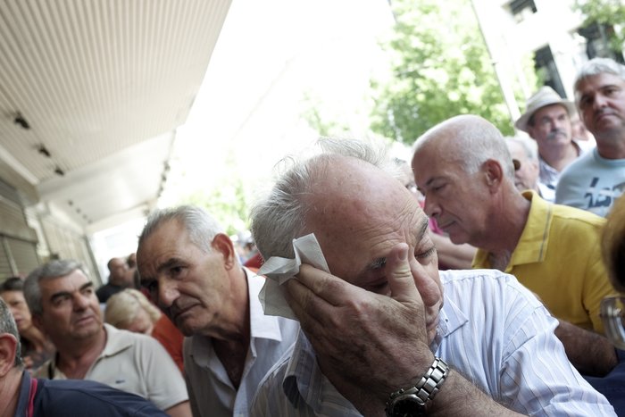 Διαμαρτυρία για το "τσεκούρι" στις επικουρικές συντάξεις - εικόνα 8