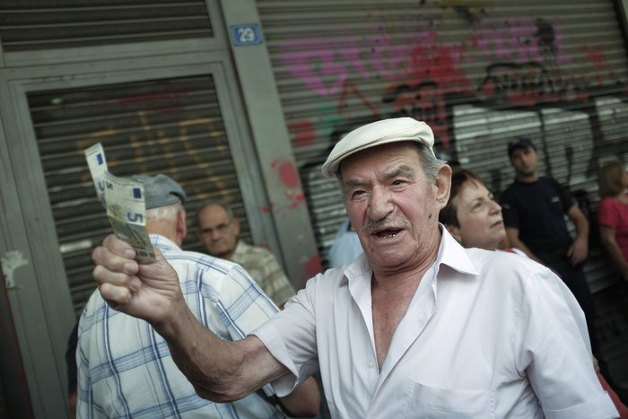 Διαμαρτυρία για το "τσεκούρι" στις επικουρικές συντάξεις - εικόνα 9