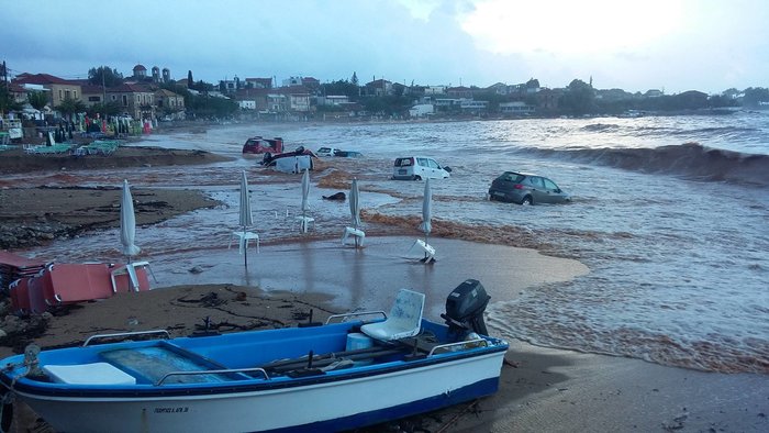 Η θεομηνία χτύπησε την Ελλάδα: Σοκαριστικές εικόνες - εικόνα 2