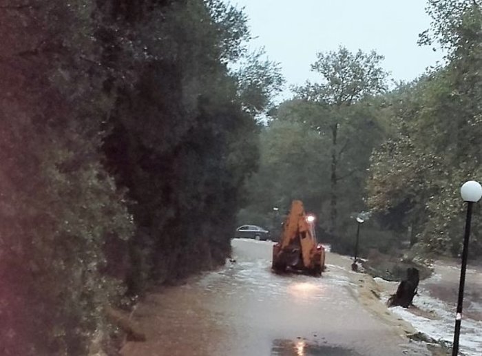 Η θεομηνία χτύπησε την Ελλάδα: Σοκαριστικές εικόνες - εικόνα 6