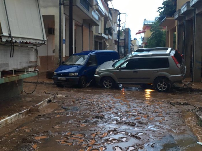 Η θεομηνία χτύπησε την Ελλάδα: Σοκαριστικές εικόνες - εικόνα 16