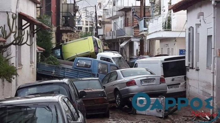 Η θεομηνία χτύπησε την Ελλάδα: Σοκαριστικές εικόνες - εικόνα 20