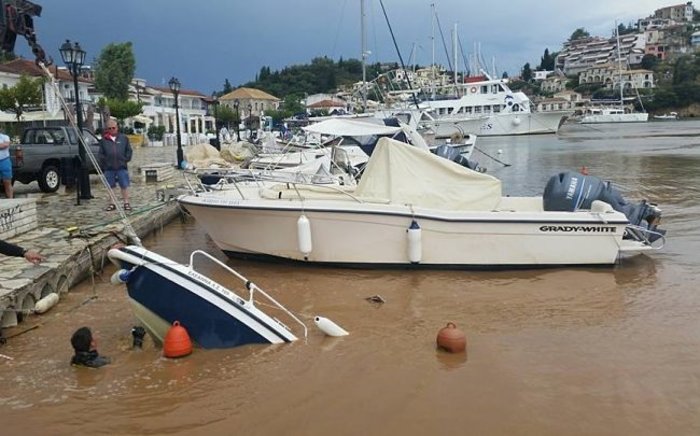 Η θεομηνία χτύπησε την Ελλάδα: Σοκαριστικές εικόνες - εικόνα 23