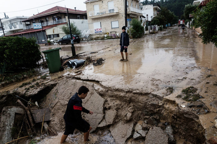 Η θεομηνία χτύπησε την Ελλάδα: Σοκαριστικές εικόνες - εικόνα 9
