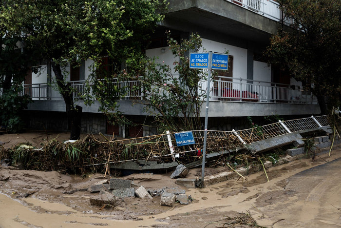 Η θεομηνία χτύπησε την Ελλάδα: Σοκαριστικές εικόνες - εικόνα 11