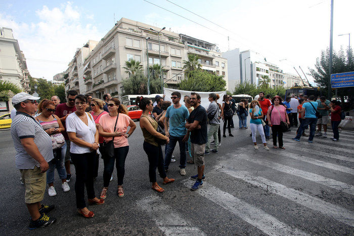 Ενταση σε Μαξίμου και Βουλή με εργαζόμενους του Athens Ledra