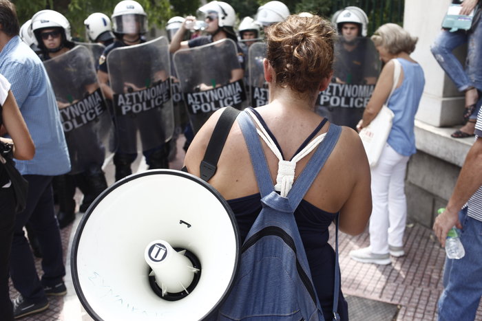 Ενταση σε Μαξίμου και Βουλή με εργαζόμενους του Athens Ledra - εικόνα 4
