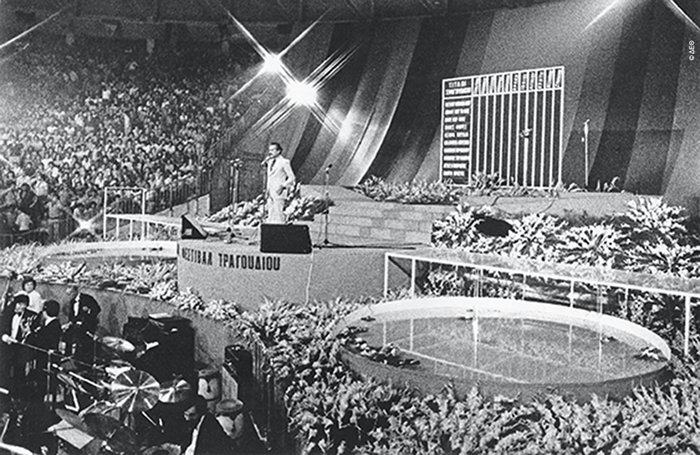 Ο ΄Αλκης Στέας μεσουρανεί στο Παλαί Ντε Σπορ στο Φεστιβάλ Τραγουδιού Θεσσαλονίκης