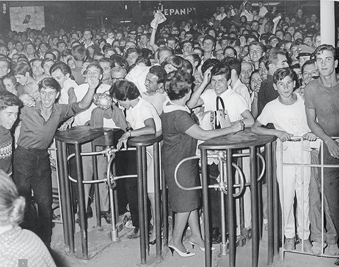 Κοσμοσυρροή στη ΔΕΘ το 1966