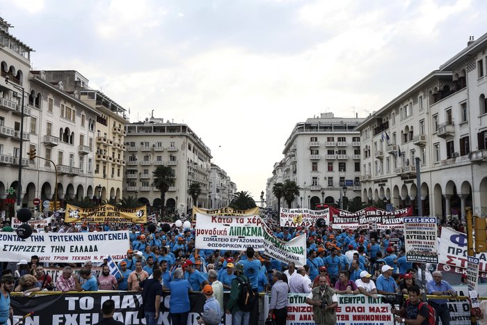 Χιλιάδες εργαζόμενοι στους δρόμους της Θεσσαλονίκης - εικόνα 2