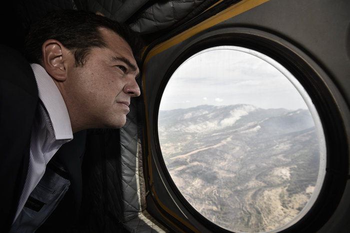 Στη Θάσο με Σινούκ ο Τσίπρας, τεράστια καταστροφή από την φωτιά - εικόνα 3