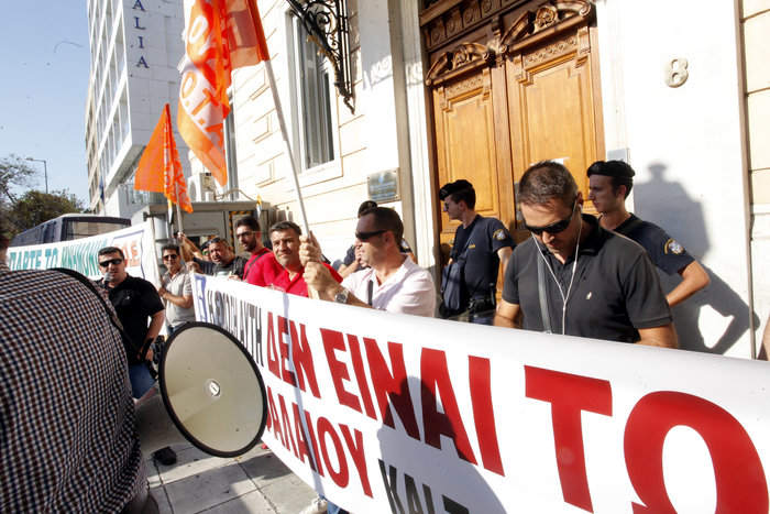 Διαμαρτυρία έξω από τα γραφεία του Ευρωκοινοβουλίου - εικόνα 4