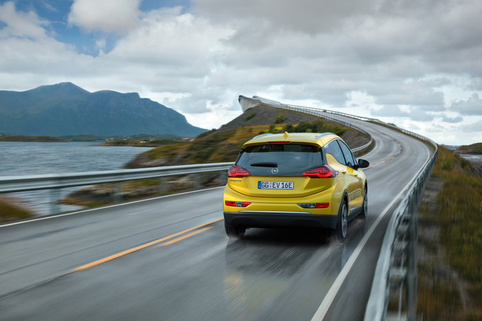 Με εντυπωσιακή αυτονομία το νέο Opel Ampera e