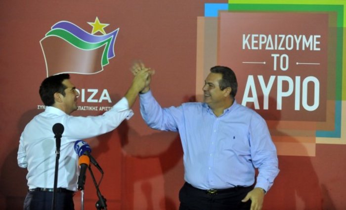 Το hi-5 Τσίπρα - Καμμένου μετά την ανακοίνωση των exit polls