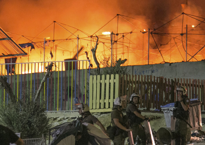 Στο έλεος των μπαχαλάκηδων & της Χ.Αυγής το προσφυγικό