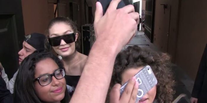 Θύμα επίθεσης από άγνωστο έπεσε η Τζίτζι Χαντίντ [Βίντεο] - εικόνα 2