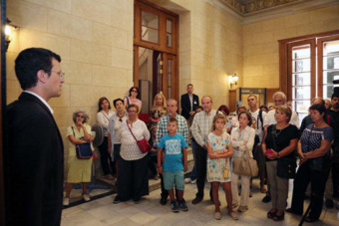 Μια αλλιώτικη ξενάγηση στα ενδότερα της Βουλής -φωτό-