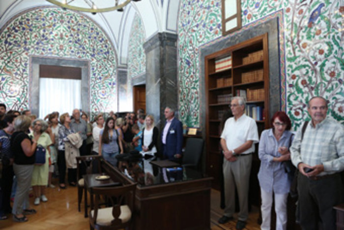 Μια αλλιώτικη ξενάγηση στα ενδότερα της Βουλής -φωτό- - εικόνα 2