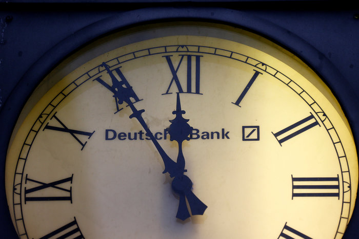 Λίγοι είναι οι αναλυτές που εκτιμούν ότι η Deutsche Bank θα ακολουθήσει τη μοίρα της Lehman