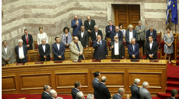 Ιερώνυμος σε Βούτση: Τα σπίτια μας καίγονται και εμείς τραγουδάμε - εικόνα 6