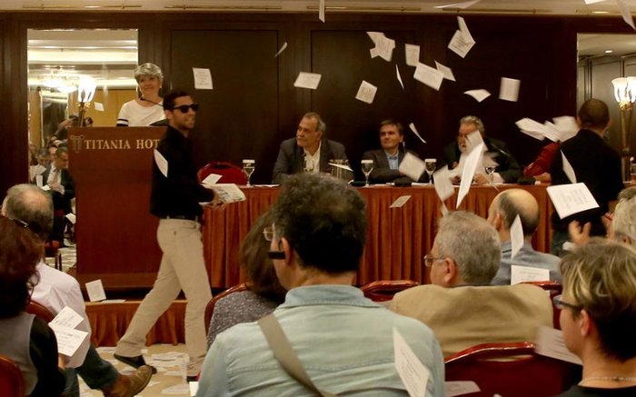 «Ντου» από τον Ρουβίκωνα σε ομιλία Τσακαλώτου- Σταθάκη