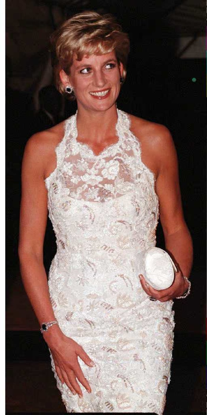 Στο σφυρί το θρυλικό κάμπριο της πριγκίπισσας Νταϊάνα [Εικόνες] - εικόνα 5