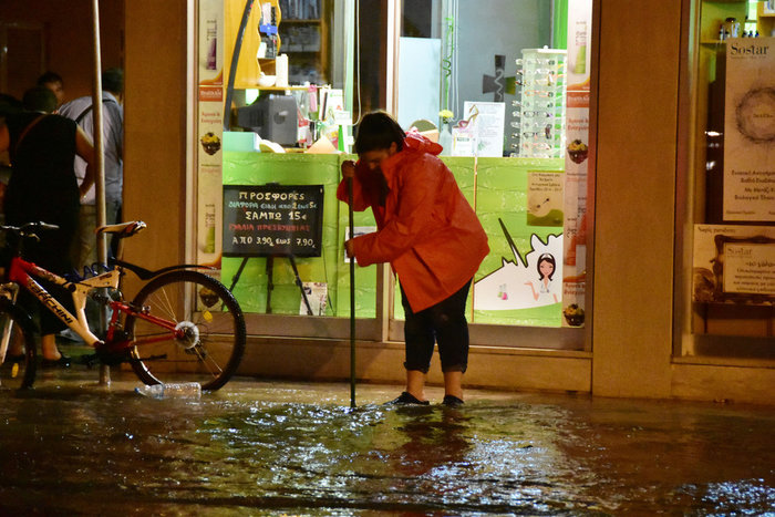 Χάος στην Αγρολίδα με πτώσεις δέντρων και πλημμύρες - εικόνα 6