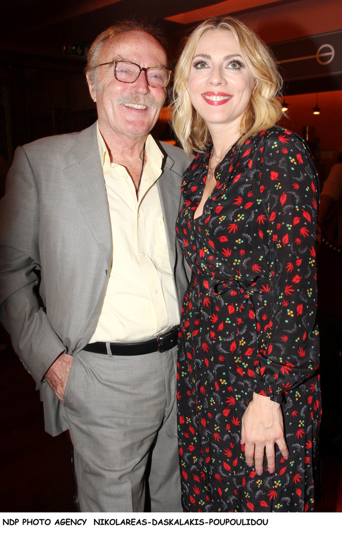 Το τρυφερό φιλί του Ντίνου Καρύδη στην Σμαράγδα