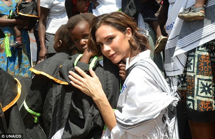 Στην Κένυα η Bικτόρια Μπέκαμ για καλό σκοπό [ΕΙΚΟΝΕΣ] - εικόνα 6