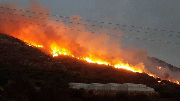Υπό μερικό έλεγχο η φωτιά στη Φαλάσαρνα Κισσάμου