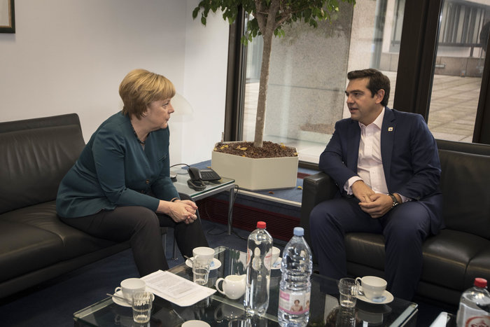 Χωρίς χειροπιαστό αποτέλεσμα οι συναντήσεις με Μέρκελ-Ολάντ - εικόνα 4