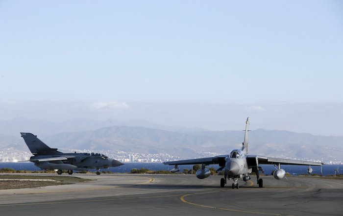 Βρετανικά Tornado βομβαρδίζουν τον ISIS στη Συρία - εικόνα 5