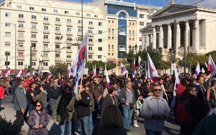 Μεγάλες πορείες, μολότοφ και επεισόδια στο Σύνταγμα - εικόνα 4