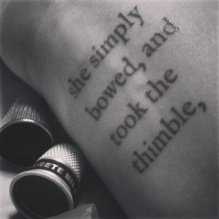 Ολόκληρη η  Αλίκη στη Χώρα των Θαυμάτων σε τατουάζ - εικόνα 4