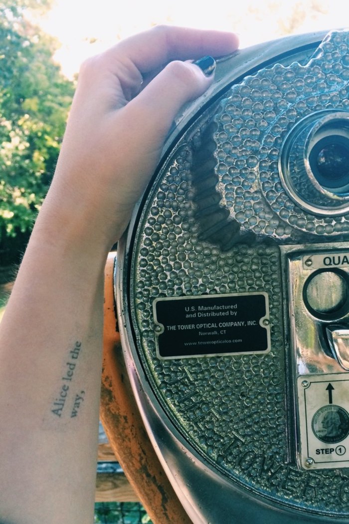 Ολόκληρη η  Αλίκη στη Χώρα των Θαυμάτων σε τατουάζ - εικόνα 11