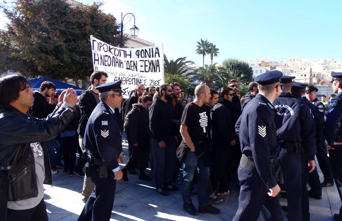 «Μπλόκο» αριστεριστών στον Προκόπη Παυλόπουλο