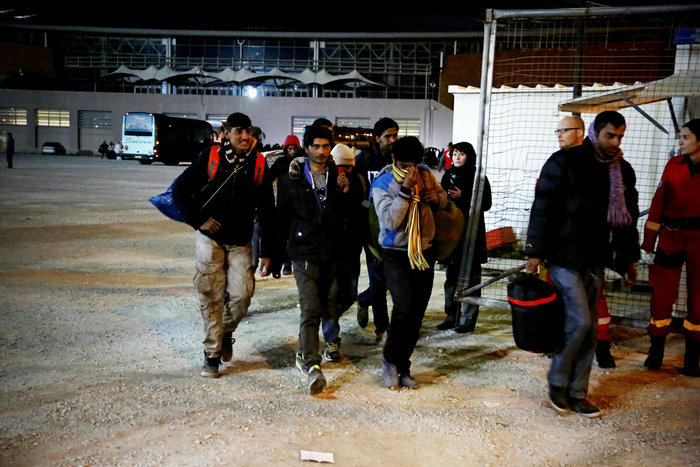 Στην Αθήνα 2.300 μετανάστες από την Ειδομένη [εικόνες] - εικόνα 3
