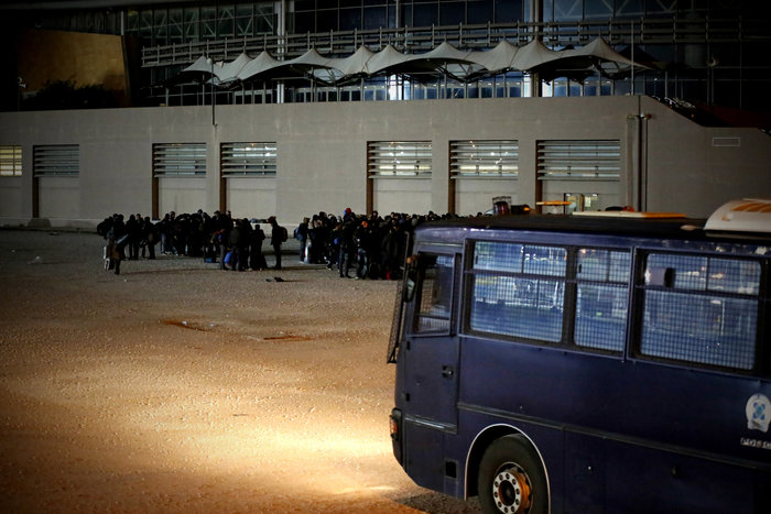 Στην Αθήνα 2.300 μετανάστες από την Ειδομένη [εικόνες] - εικόνα 5