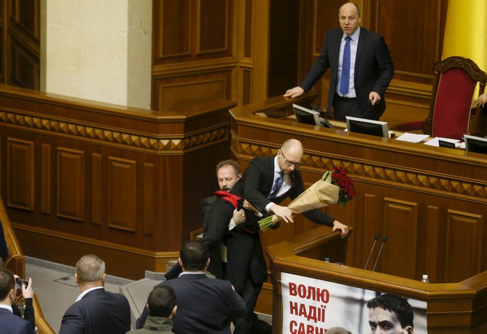 Βουλευτής πήρε...σηκωτό τον πρωθυπουργό και έγινε χαμός! [video] - εικόνα 2