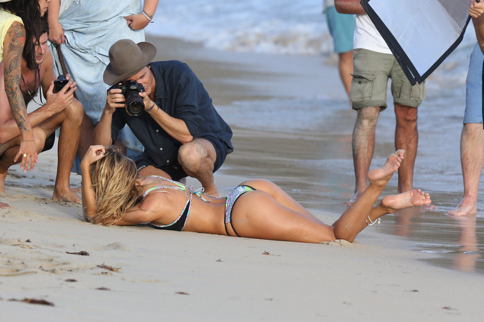 Η Candice Swanepoel με τέλειο μπικίνι στη Καραϊβική! - εικόνα 2