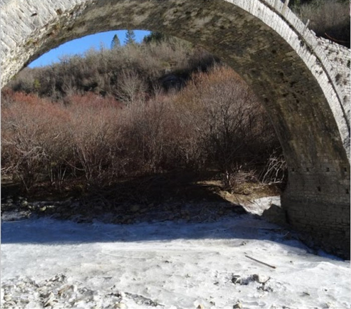 Εκπληκτικές φωτογραφίες από τον παγωμένο Βοϊδομάτη - εικόνα 2