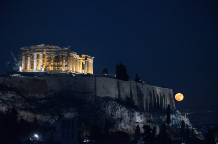 Μαγικές φωτογραφίες από τη Χριστουγεννιάτικη Πανσέληνο - εικόνα 5