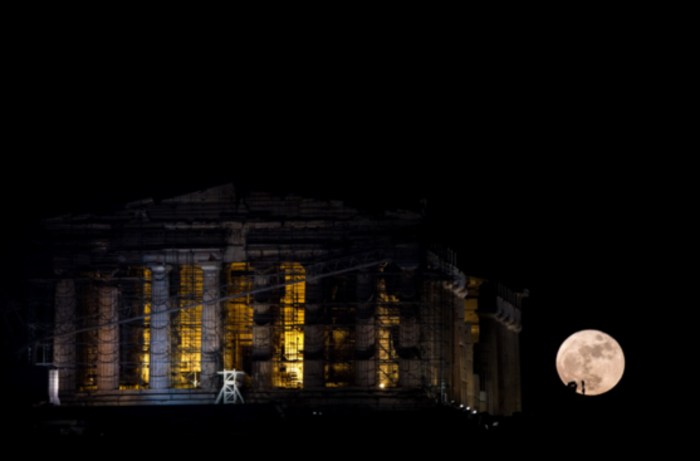 Μαγικές φωτογραφίες από τη Χριστουγεννιάτικη Πανσέληνο - εικόνα 6