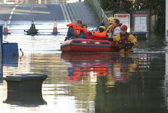 20 συγκλονιστικές φωτογραφίες από την πλημμυρισμένη Βόρεια Αγγλία - εικόνα 11