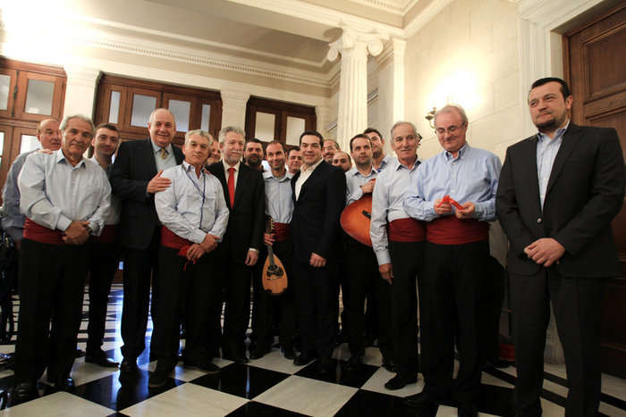 Τα κάλαντα σε Παυλόπουλο, Τσίπρα & πολιτικούς αρχηγούς