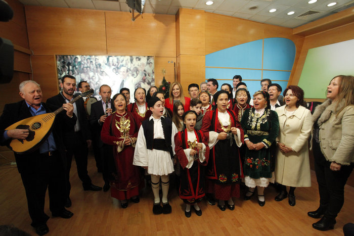 Τα κάλαντα σε Παυλόπουλο, Τσίπρα & πολιτικούς αρχηγούς - εικόνα 7