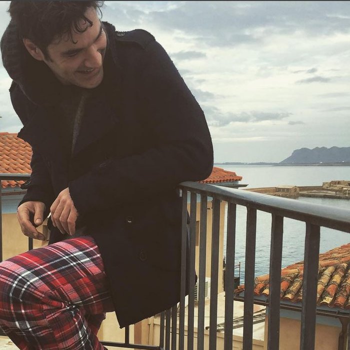 Ο Χριστόφορος Παπακαλιάτης στα πράσα με τις... πιτζάμες του!