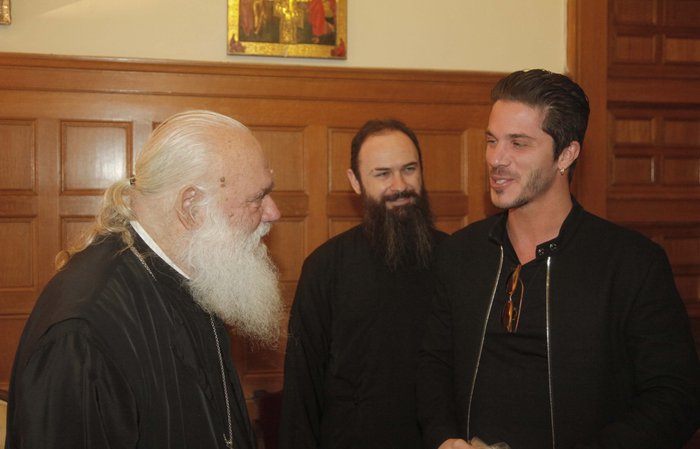 Στον Ιερώνυμο πήγε ο Νίκος Οικονομόπουλος για να πάρει την ευχή του!