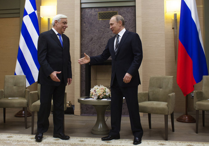 Ο Παυλόπουλος κάλεσε τον Πούτιν να έρθει στην Ελλάδα μέσα στο 2016